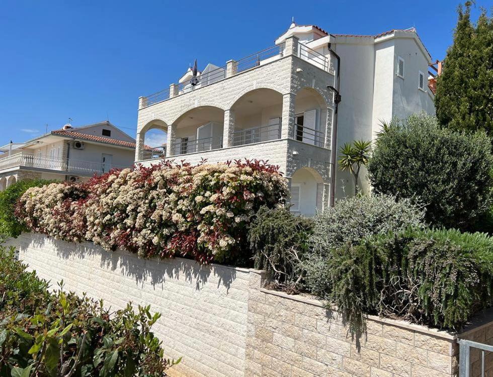 Villa Marta Apartmani Trogir Exteriör bild