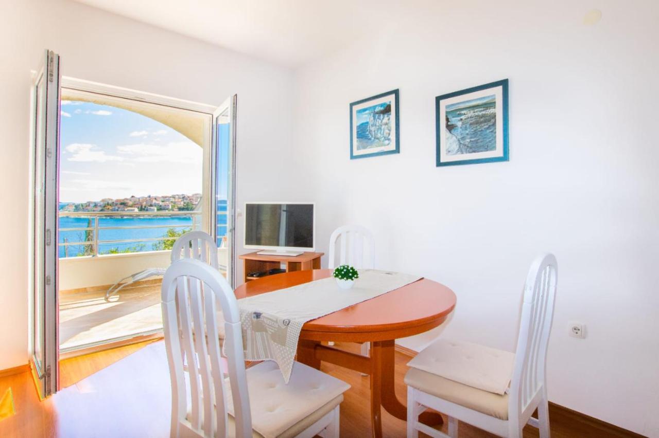 Villa Marta Apartmani Trogir Exteriör bild
