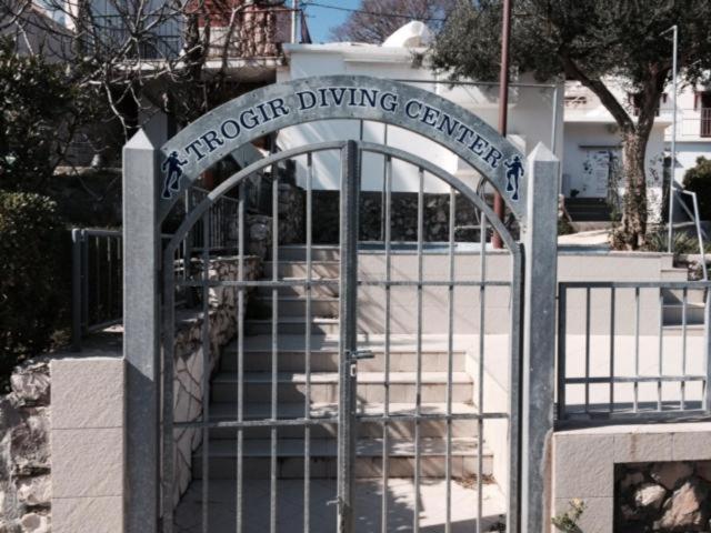 Villa Marta Apartmani Trogir Exteriör bild