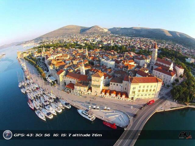 Villa Marta Apartmani Trogir Exteriör bild