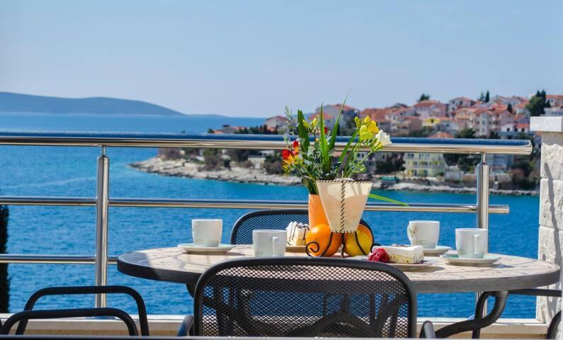 Villa Marta Apartmani Trogir Exteriör bild