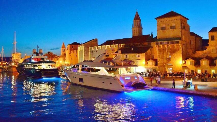 Villa Marta Apartmani Trogir Exteriör bild